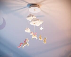 Little Loua: Fantasievolles Mobile für süße Träume.