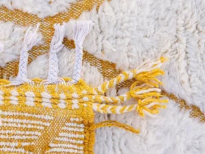 Warum einen handgeknüpften Beni Ourain Teppich kaufen?
